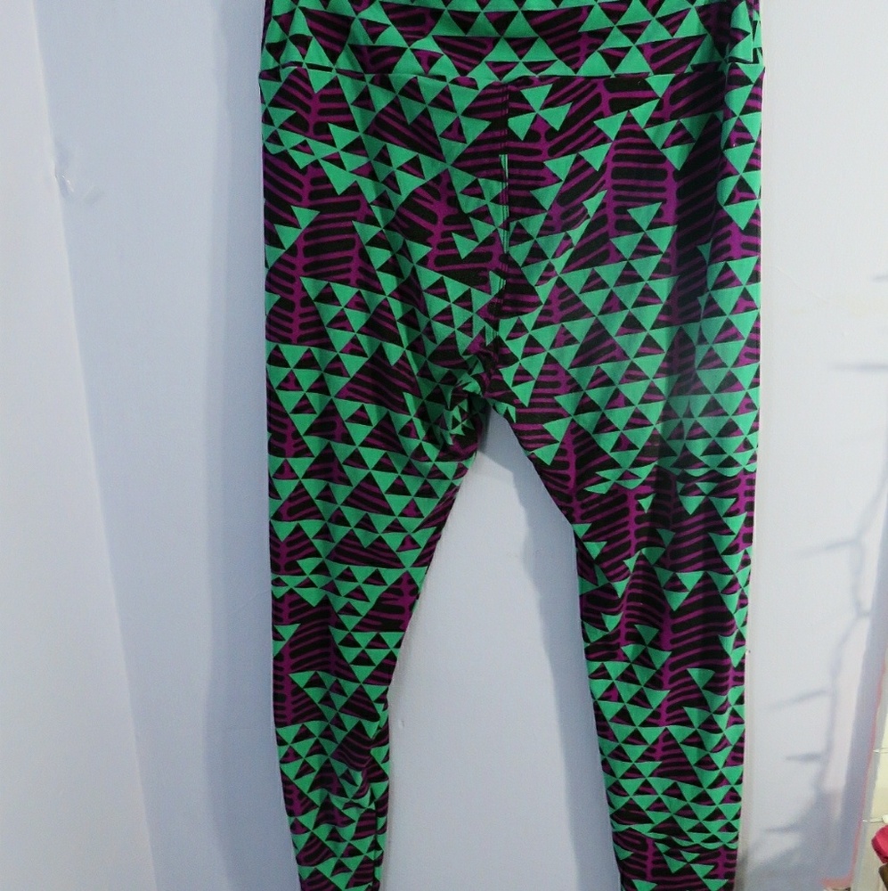 *NEVER WORN*Plus size triangular patterned legging